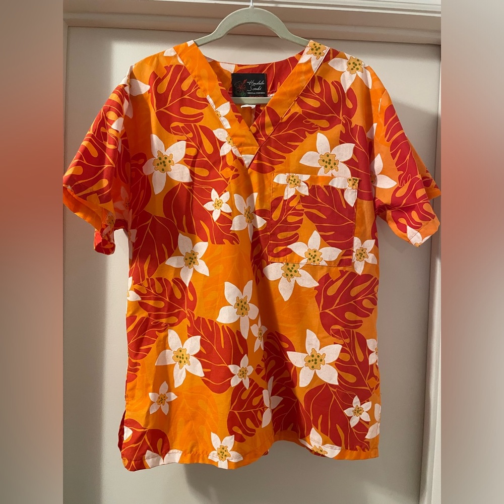 Vintage Made w/ Aloha Honolulu 1 pocket Scrub Top Sz M Classic Hawaiian Pattern.